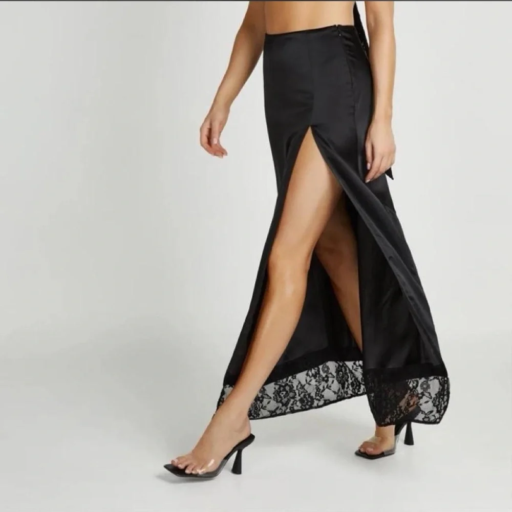Meshki Mia Elegant Black Satin Midi Skirt with Lace Detail - Picture 2 of 6